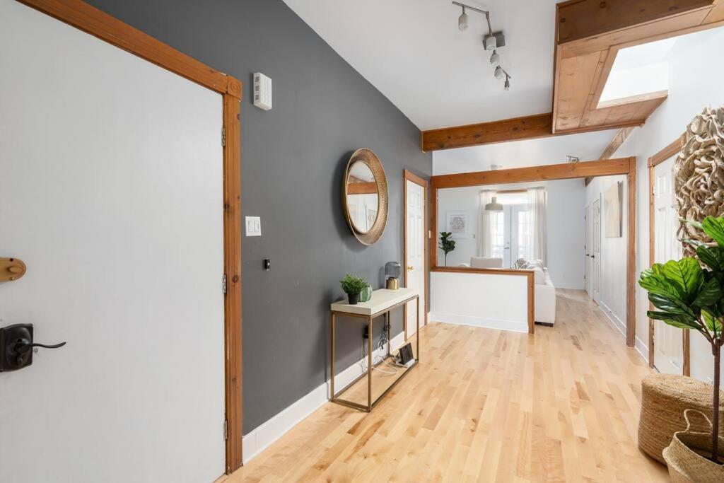 Chic Mile-End 3Br Getaway - Free Parking, Sleeps 8 Appartement Montréal Buitenkant foto