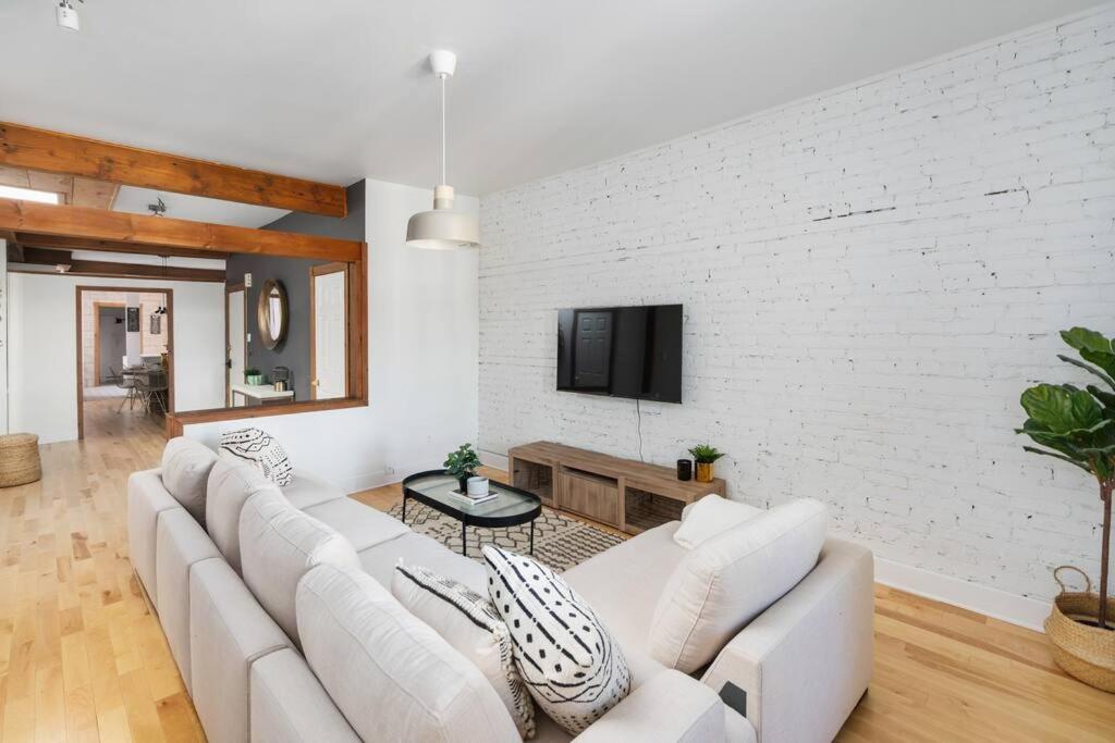 Chic Mile-End 3Br Getaway - Free Parking, Sleeps 8 Appartement Montréal Buitenkant foto