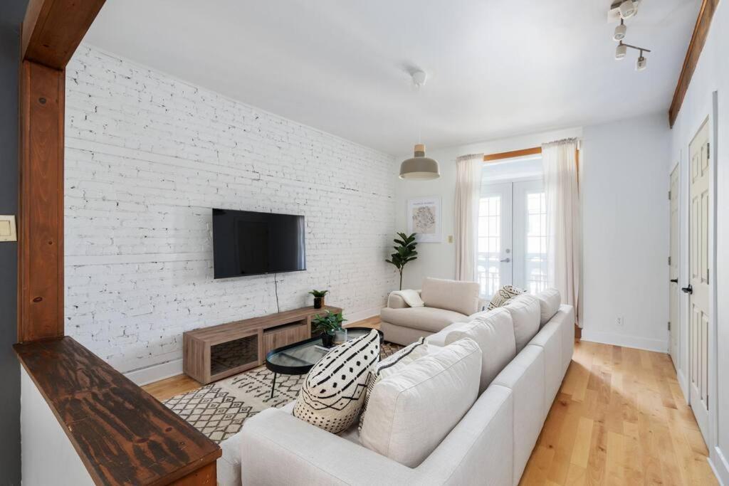 Chic Mile-End 3Br Getaway - Free Parking, Sleeps 8 Appartement Montréal Buitenkant foto