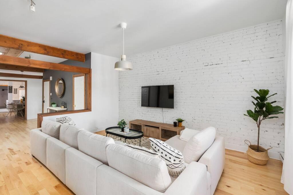 Chic Mile-End 3Br Getaway - Free Parking, Sleeps 8 Appartement Montréal Buitenkant foto