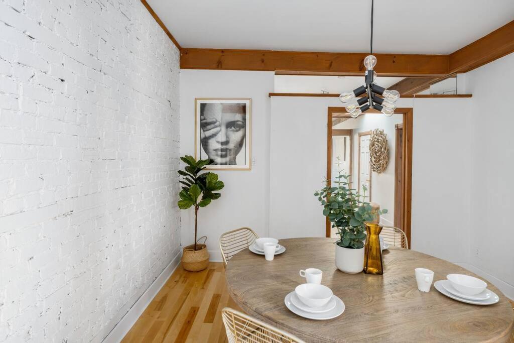 Chic Mile-End 3Br Getaway - Free Parking, Sleeps 8 Appartement Montréal Buitenkant foto